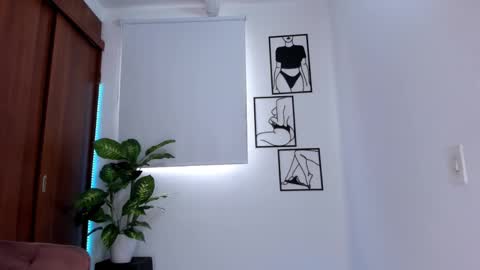 Snapshot of gaby_girl chatting on February 14, 9:53 pm online show from February 14, 9:53 pm