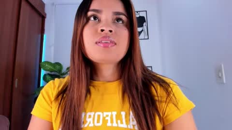 Snapshot of gaby_girl chatting on March 5, 8:21 pm online show from March 5, 8:21 pm