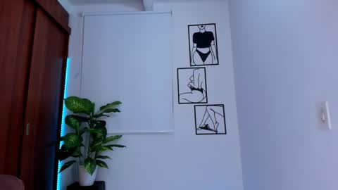 Snapshot of gaby_girl chatting on March 11, 1:37 am online show from March 11, 1:37 am