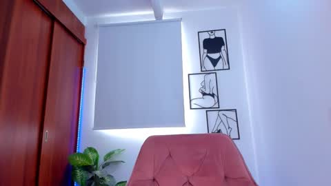 Snapshot of gaby_girl chatting on September 13, 8:52 pm online show from September 13, 8:52 pm