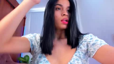 Snapshot of gaby_girl chatting on November 14, 8:18 pm online show from November 14, 8:18 pm