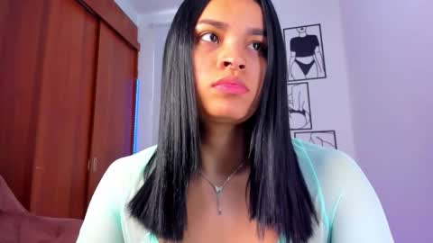 Snapshot of gaby_girl chatting on December 18, 7:53 pm online show from December 18, 7:53 pm