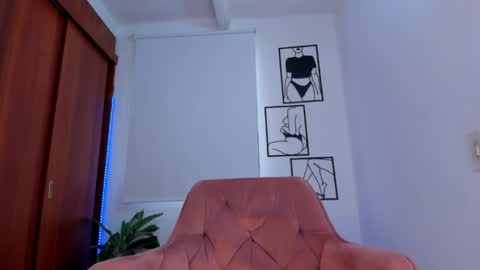 Snapshot of gaby_girl chatting on May 21, 10:06 pm online show from May 21, 10:06 pm