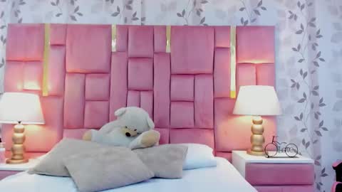 gabymoreau online show from March 6, 9:00 pm