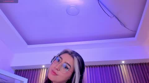 Snapshot of gabyrose9 chatting on June 1, 8:21 pm gabyrose9 online show from June 1, 8:21 pm