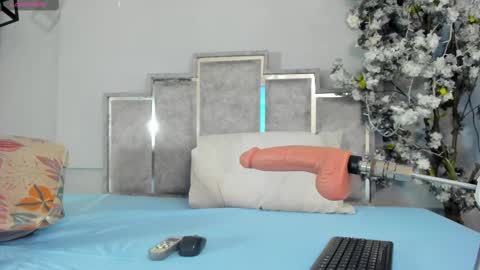 Snapshot of gabyyjones chatting on September 15, 11:21 am gabyyjones online show from September 15, 11:21 am