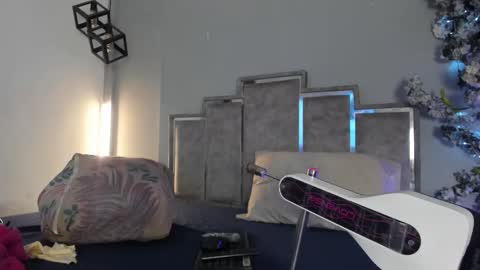 Snapshot of gabyyjones chatting on October 15, 11:21 am gabyyjones online show from October 15, 11:21 am