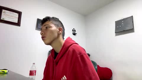 Snapshot of gadiel_sex chatting on April 18, 8:40 am gadiel_sex online show from April 18, 8:40 am