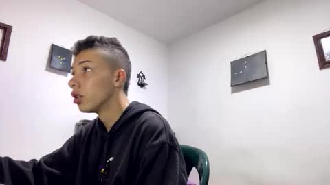 Snapshot of gadiel_sex chatting on April 28, 10:15 pm gadiel_sex online show from April 28, 10:15 pm