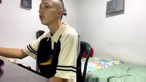 Snapshot of gadiel_sex chatting on May 17, 10:55 am gadiel_sex online show from May 17, 10:55 am