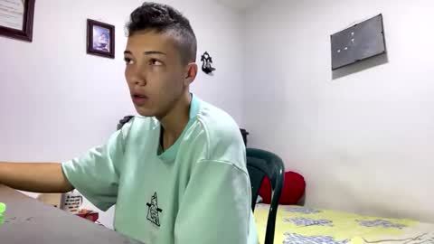 Snapshot of gadiel_sex chatting on May 24, 12:32 pm gadiel_sex online show from May 24, 12:32 pm