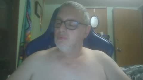 Snapshot of gadude45 chatting on October 7, 1:14 am gadude45 online show from October 7, 1:14 am