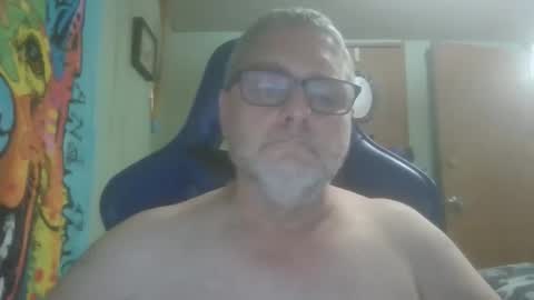 Snapshot of gadude45 chatting on October 28, 12:14 am gadude45 online show from October 28, 12:14 am