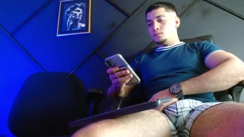 Snapshot of gael_williams3 chatting on January 1, 11:18 pm gael_williams3 online show from January 1, 11:18 pm