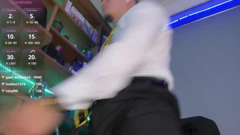 Snapshot of gael_williams3 chatting on October 1, 12:27 am gael_williams3 online show from October 1, 12:27 am