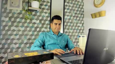 Snapshot of gaelpike chatting on December 5, 12:14 pm Gael online show from December 5, 12:14 pm