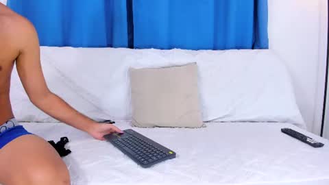 Snapshot of gal_stone_ chatting on June 25, 1:05 am gal_stone_ online show from June 25, 1:05 am