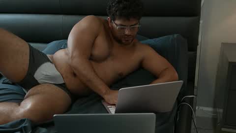 Snapshot of galyos03 chatting on June 1, 2:19 pm galyos03 online show from June 1, 2:19 pm