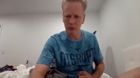 Snapshot of gamerboy200 chatting on September 25, 12:03 am gamerboy200 online show from September 25, 12:03 am