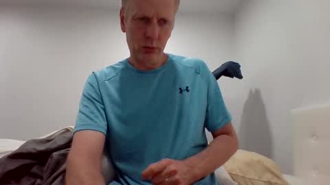 Snapshot of gamerboy200 chatting on October 24, 1:46 am gamerboy200 online show from October 24, 1:46 am