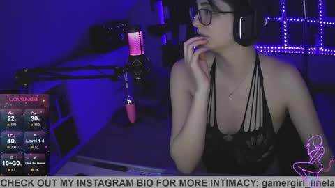 Snapshot of gamergirl_linela chatting on October 13, 12:43 am gamergirl_linela online show from October 13, 12:43 am