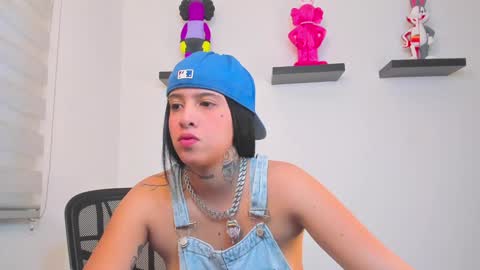 Snapshot of gangster_girl chatting on December 17, 10:22 pm GANG online show from December 17, 10:22 pm