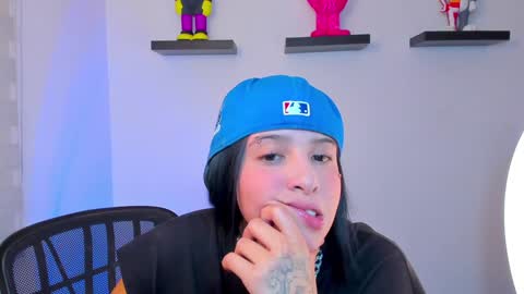 Snapshot of gangster_girl chatting on December 21, 10:08 pm GANG online show from December 21, 10:08 pm