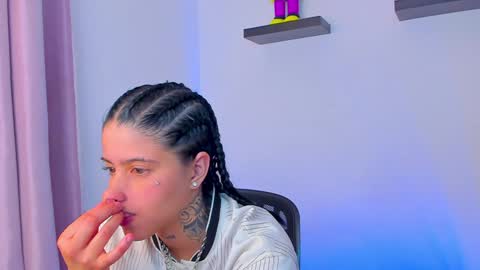 Snapshot of gangster_girl chatting on January 19, 3:29 am GANG online show from January 19, 3:29 am