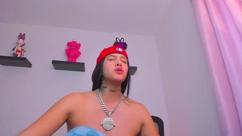 Snapshot of gangster_girl chatting on January 22, 10:15 pm GANG online show from January 22, 10:15 pm