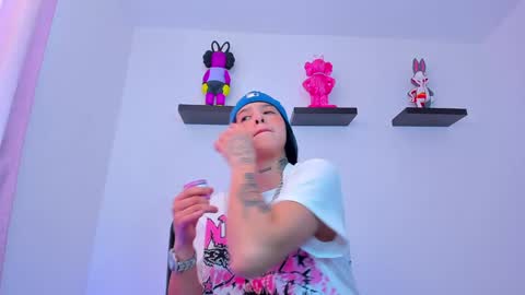 Snapshot of gangster_girl chatting on February 3, 1:51 pm GANG online show from February 3, 1:51 pm