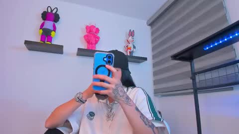 Snapshot of gangster_girl chatting on November 20, 12:44 am GANG online show from November 20, 12:44 am