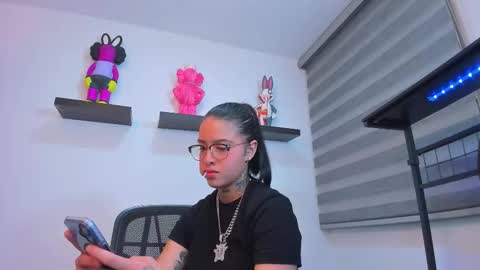 Snapshot of gangster_girl chatting on November 28, 3:53 am GANG online show from November 28, 3:53 am