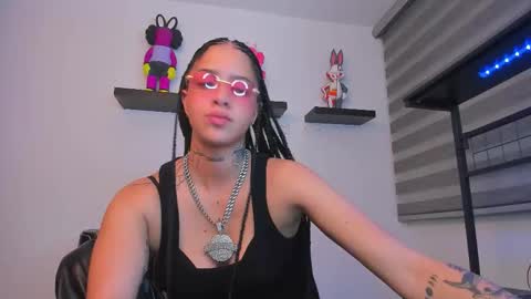 Snapshot of gangster_girl chatting on December 18, 9:04 am GANG online show from December 18, 9:04 am