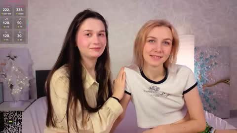 Snapshot of garden_flower chatting on November 26, 3:29 am Violla online show from November 26, 3:29 am