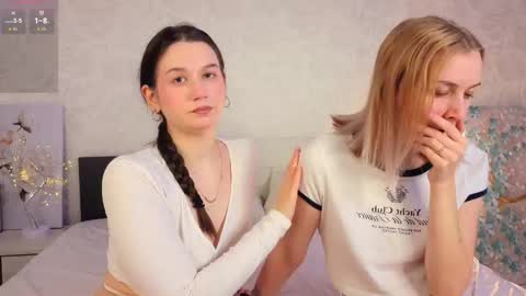 Snapshot of garden_flower chatting on November 30, 3:10 am Violla online show from November 30, 3:10 am