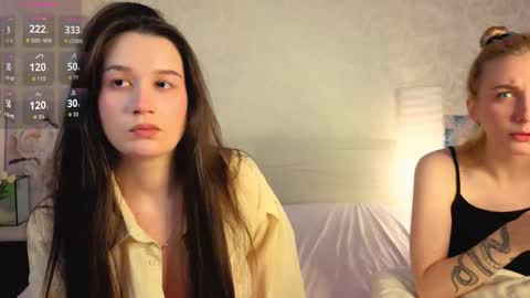 Snapshot of garden_flower chatting on December 1, 3:33 am Violla online show from December 1, 3:33 am