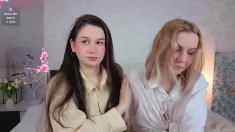 Snapshot of garden_flower chatting on December 15, 4:50 am Violla online show from December 15, 4:50 am