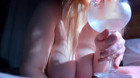 Snapshot of gardens_emmannuelle chatting on July 25, 12:53 am Rose online show from July 25, 12:53 am