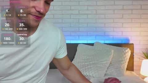 Snapshot of garettvosss chatting on October 8, 4:21 am Gared online show from October 8, 4:21 am