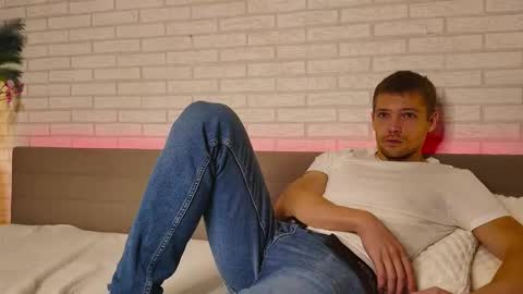 Snapshot of garettvosss chatting on October 17, 5:21 am Gared online show from October 17, 5:21 am