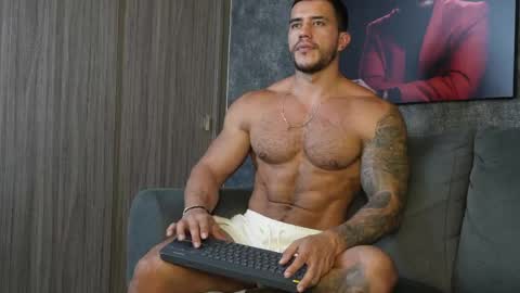 Snapshot of garret_alvin_ chatting on June 5, 10:48 pm Garret online show from June 5, 10:48 pm