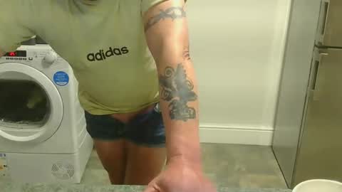 Snapshot of garybaker60 chatting on November 20, 8:52 pm Gaz online show from November 20, 8:52 pm