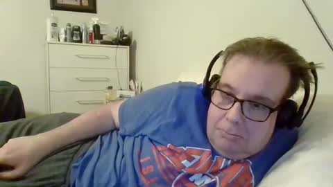 Snapshot of garyg930 chatting on November 23, 4:01 am Gary online show from November 23, 4:01 am