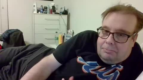 Snapshot of garyg930 chatting on December 16, 3:22 am Gary online show from December 16, 3:22 am