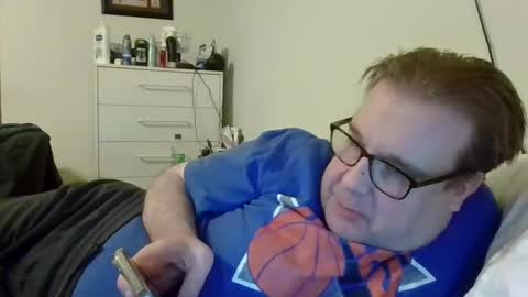 Snapshot of garyg930 chatting on December 17, 1:00 am Gary online show from December 17, 1:00 am