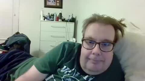 Snapshot of garyg930 chatting on January 12, 2:28 am Gary online show from January 12, 2:28 am