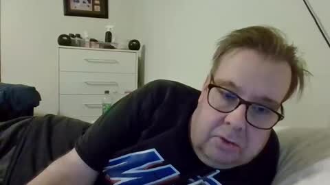 Snapshot of garyg930 chatting on February 21, 12:33 am Gary online show from February 21, 12:33 am