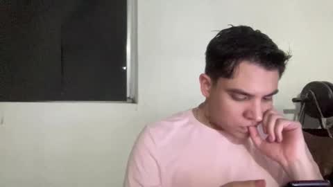 Snapshot of garypinepineapple chatting on June 7, 2:27 am garypinepineapple online show from June 7, 2:27 am