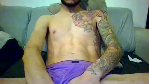 Snapshot of garyreal1990 chatting on December 18, 4:35 pm garyreal1990 online show from December 18, 4:35 pm