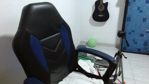 Snapshot of gatika_sexy chatting on June 24, 1:04 am katia online show from June 24, 1:04 am
